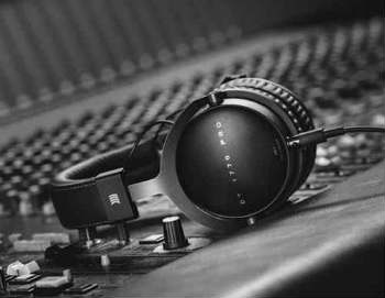 Beyerdynamic DT 1770 PRO Studio Headphones - Closed-Back Headphones